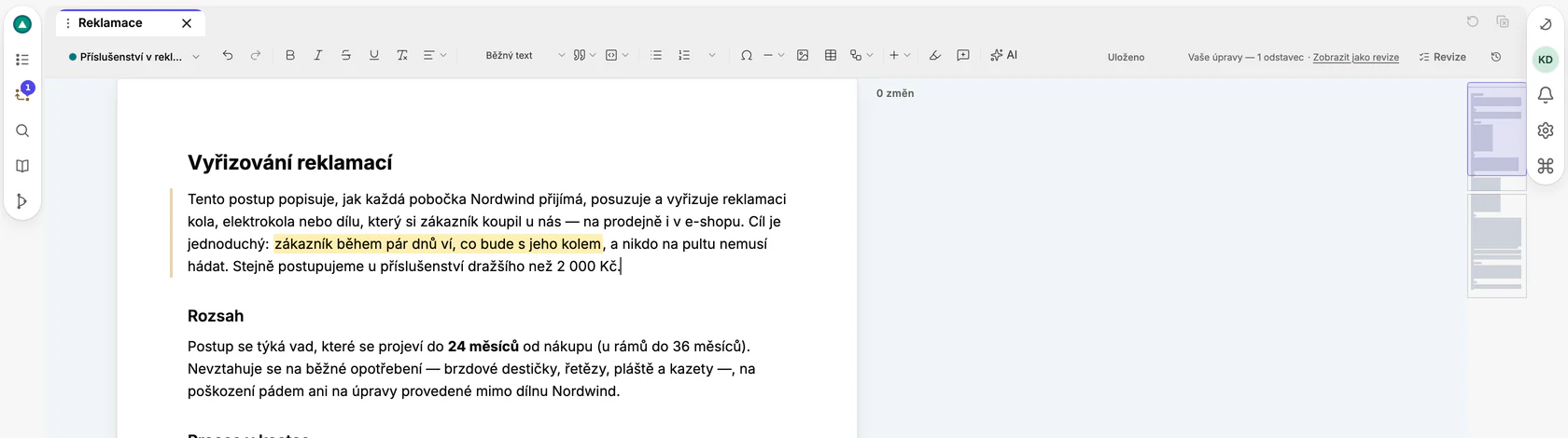 Dokument po dopsání věty: v liště vpravo stojí Uloženo a Vaše úpravy — 1 odstavec; u změněného odstavce je vlevo světlý proužek.